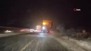 Dağ Yolunda Kar Yağışı Uyarısı