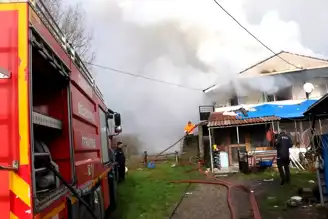 Cumayeri'nde Ev Yanarak Kullanılamaz Hale Geldi
