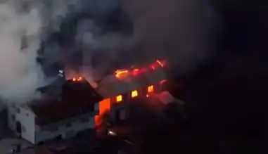 Düzce'de Ahırdan Eve Sıçrayan Yangın Söndürüldü
