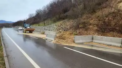 Düzce Gölyaka'da Heyelan: Yol Kapandı!