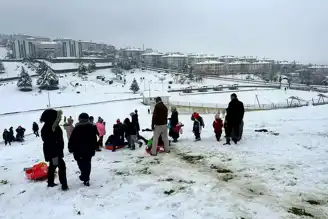 Düzce'de Kar Keyfi: Okullar Tatil, Çocuklar Karın Tadını Çıkarıyor!