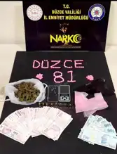 Düzce'de Uyuşturucu Operasyonu: 2 Gözaltı, Çok Miktarda Uyuşturucu Ele Geçirildi