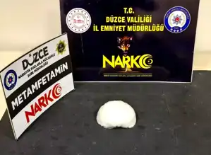Düzce'de Uyuşturucu Operasyonu: 2 Tutuklama, 330 Gram Metafetamin Elde Edildi