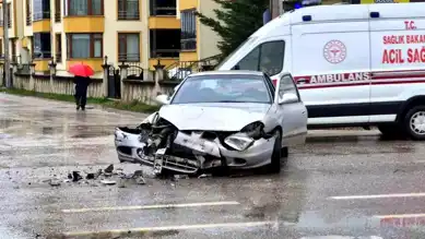 Düzce'de Yağışlı Hava Kazaya Yol Açtı: 1 Yaralı