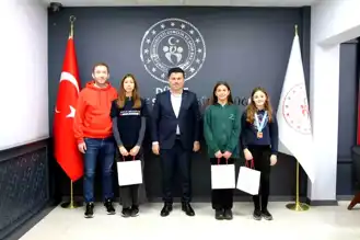 Düzceli Yüzücülerden Altın Madalya SelüDüzceli genç yüzücüler, Türkiye finallerinde büyük başarı gösterdi!