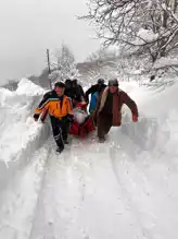 Kar Kapanan Yolda Hayati Mücadele!