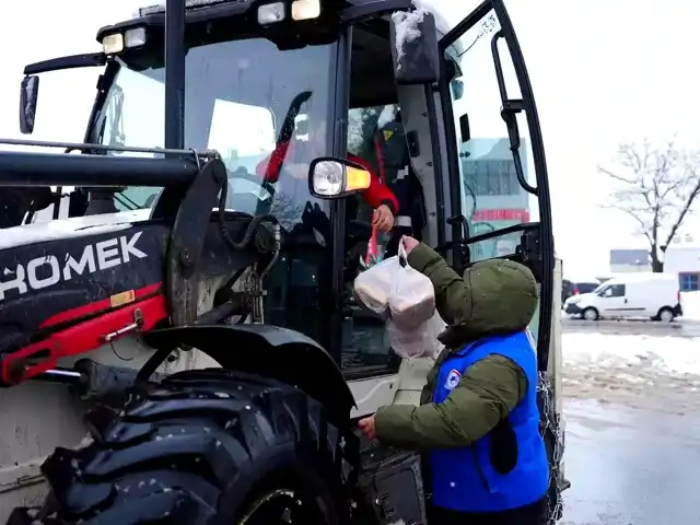 Düzce Belediyesi'nden Kışın Sıcak Yemek Desteği