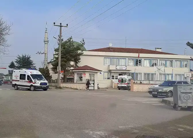 Düzce'de 5 Öğrenci, Çiğ Köfte Zehirlenmesi Şüphesiyle Hastanede