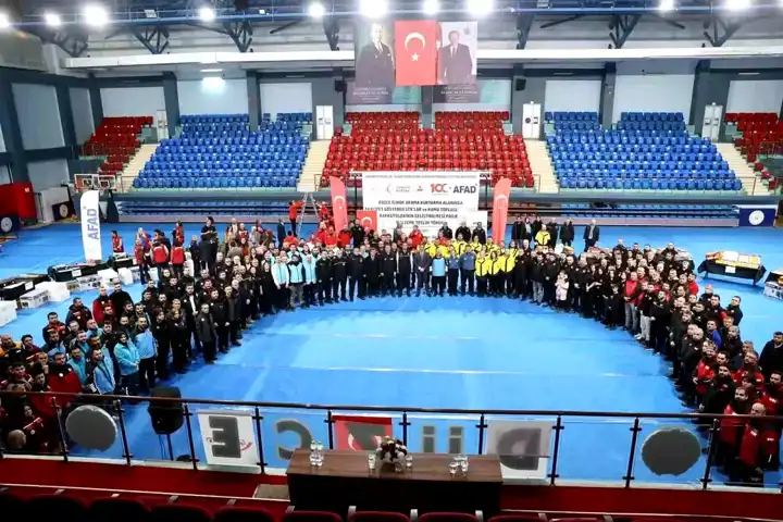 Düzce'deki Arama Kurtarma Ekiplerine Malzeme Desteği