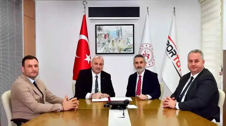 Çilimli'ye Gençlik Merkezi: Protokol İmzalandı