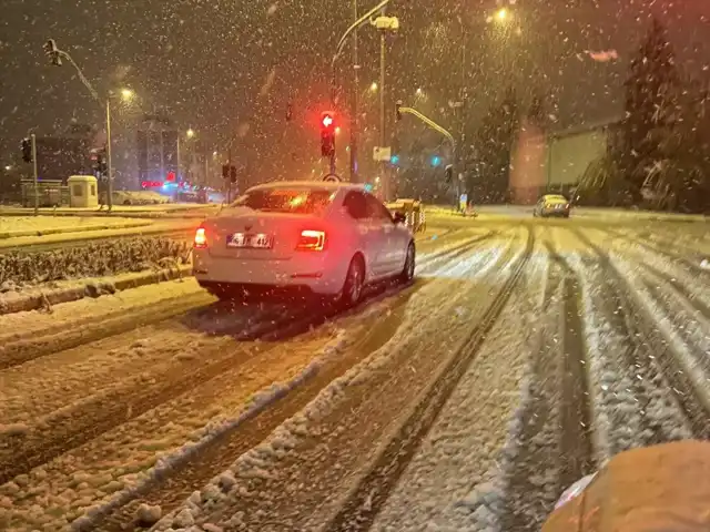 Yoğun Kar Yağışı Sürücüleri Mağdur Ediyor