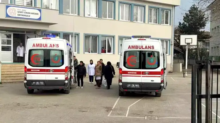 Düzce'de 5 Öğrenci Yiyecek Zehirlenmesi Şüphesiyle Hastanede