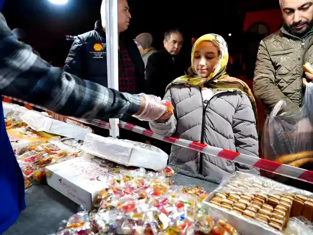 Düzce'de Teravih Namazı Sonrası İkramlar