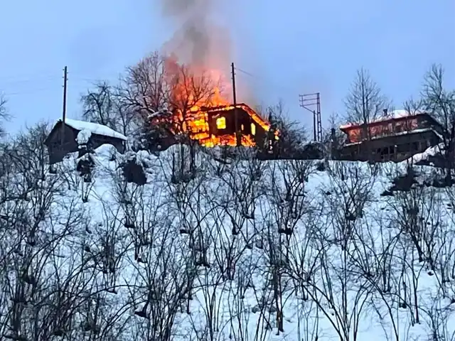 Düzce Yığılca'da Metruk Evde Yangın!