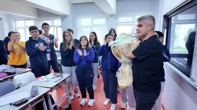 Öğretmene Sürpriz Öğretmenler Günü Kutlaması