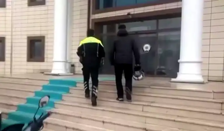 Düzce'de Tehlikeli Motosiklet Sürücüsü Cezalandırıldı