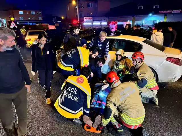 Düzce'de 4 Araç Çarpıştı: 3 Yaralı