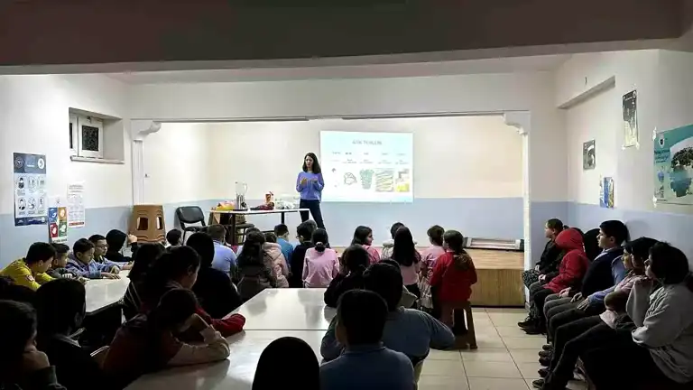 Geri Dönüşüm Eğitimi: Ortaokul Öğrencilerine Farkındalık