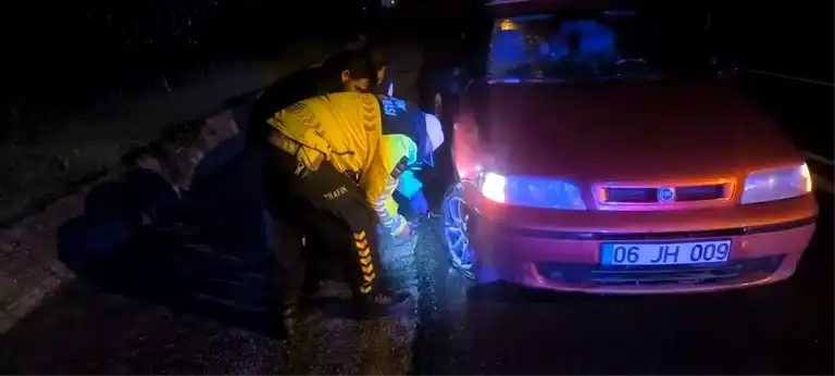 Jandarma, Lastik Patlayan Sürücüye Yardımcı Oldu