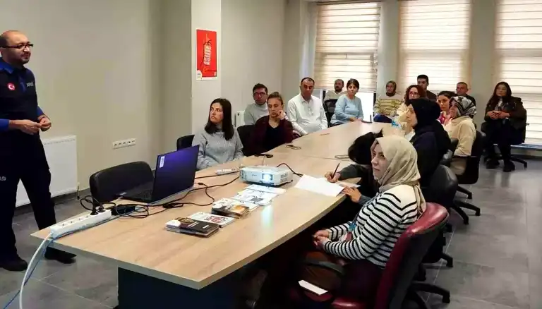 Akçakoca'da Sağlık Personeli KBRN ve Psikolojik Destek Eğitimi Aldı