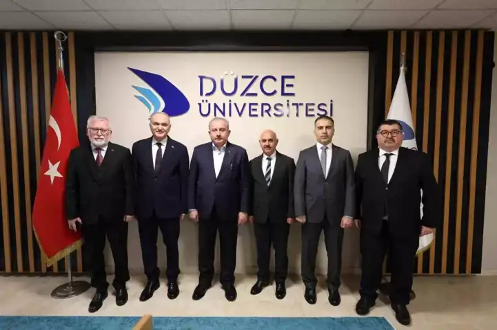 Eski Meclis Başkanı, Üniversitede Anayasa Programı Düzenledi