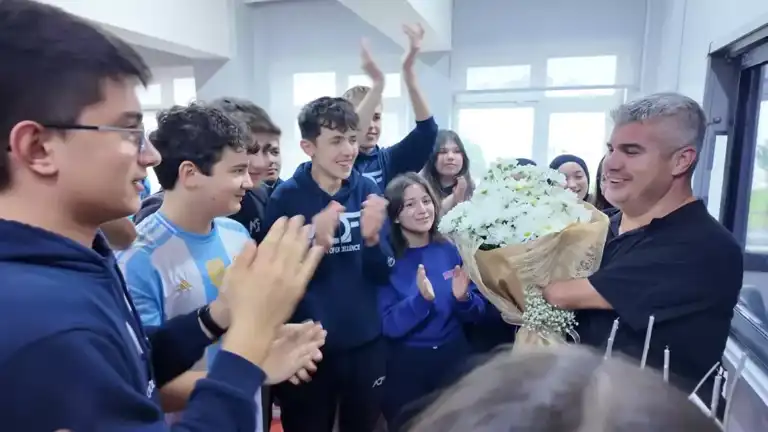 Engelli Öğretmene Öğrencilerden Duygusal Sürpriz